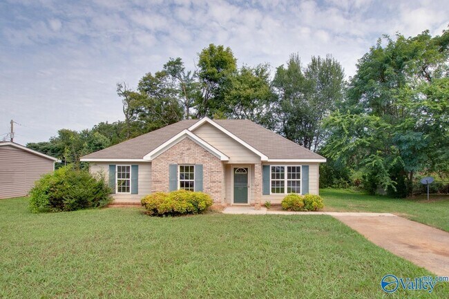 Building Photo - 127 Wilkenson Dr NE