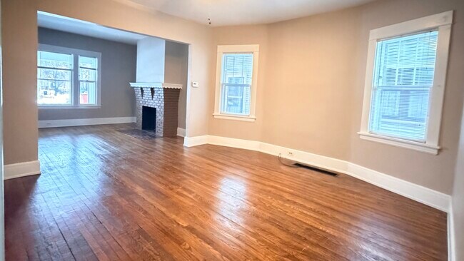 Foto del edificio - 693 Linwood Ave