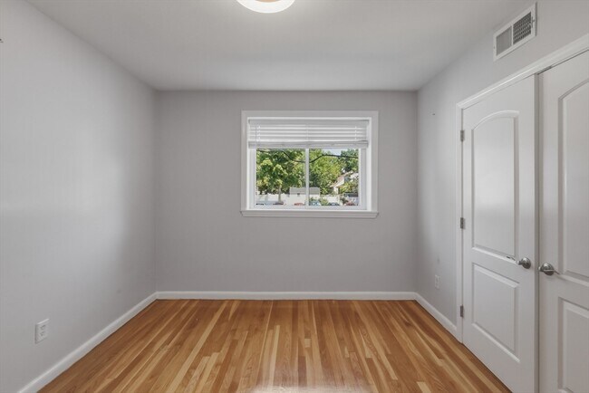 Building Photo - 800 Hyde Park Ave