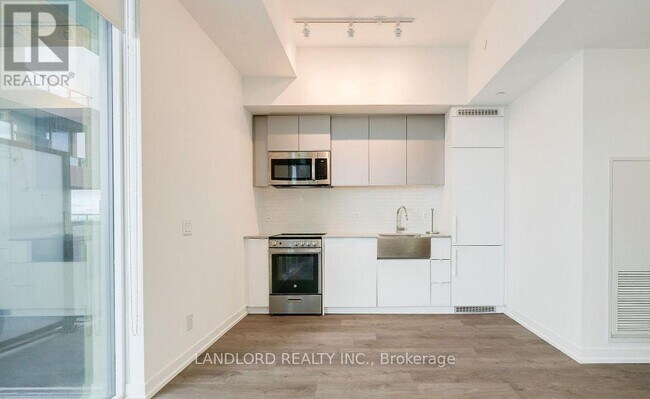 Photo du bâtiment - 270 Dufferin St