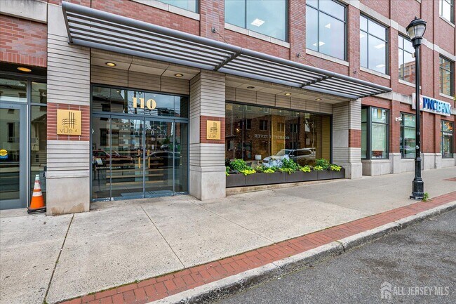 Building Photo - 110 Somerset St