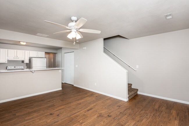 Building Photo - 740 Fountain View Dr