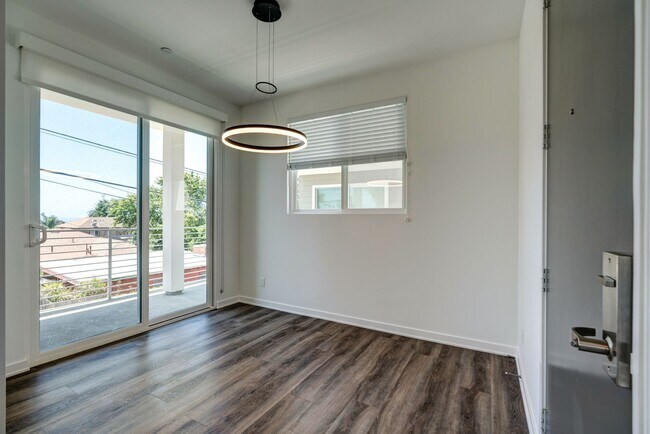 Building Photo - Luxury Penthouse Condo With Ocean Views in Ventura!