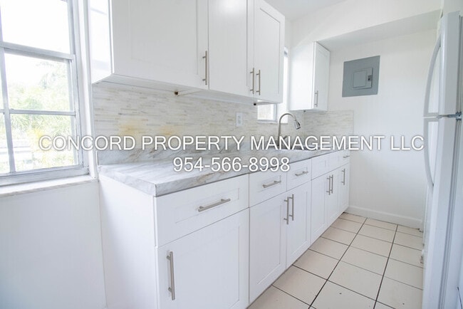 Photo - 2 Bedroom, 1.5 Bathroom Apartment with Poo...