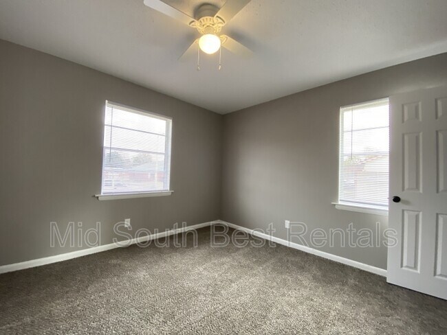 Foto del edificio - 929 Hackberry Ln