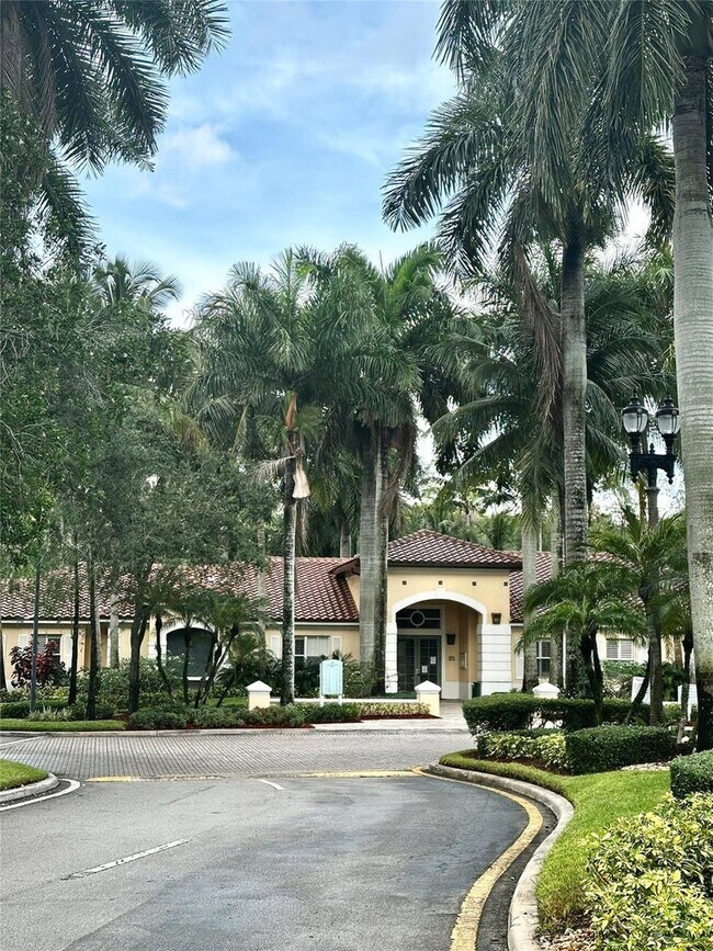 Foto del edificio - 6500 W Sample Rd