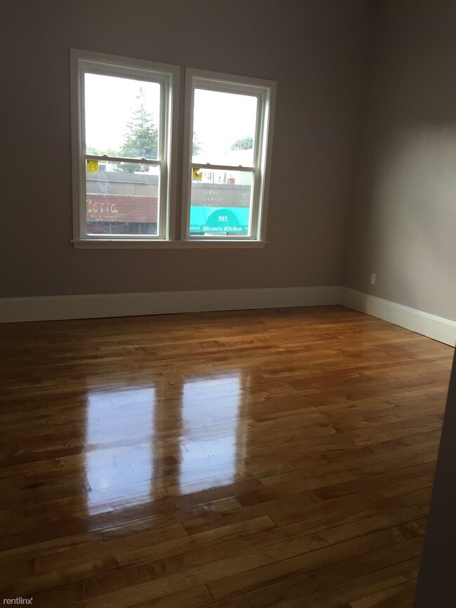 Building Photo - 3 br, 2 bath  - 590 Moody St