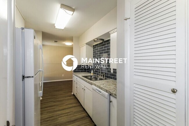 Building Photo - 3 Bedroom Pet-Friendly Home in EULESS, TX with Main Street Renewal
