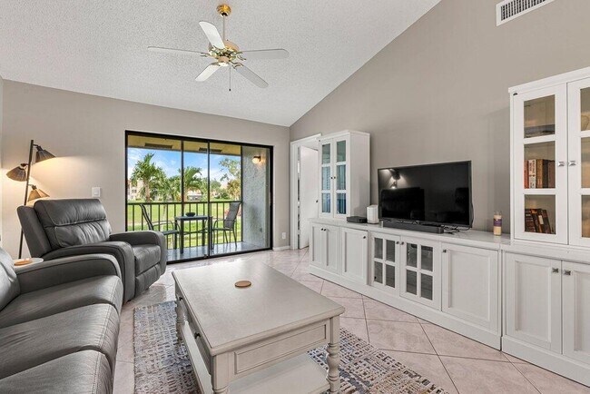 Foto del edificio - 4654 Lucerne Lakes Blvd E