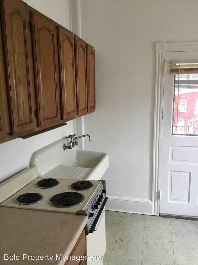 611 Pear St, Reading, PA 19601 Room for Rent in Reading, PA