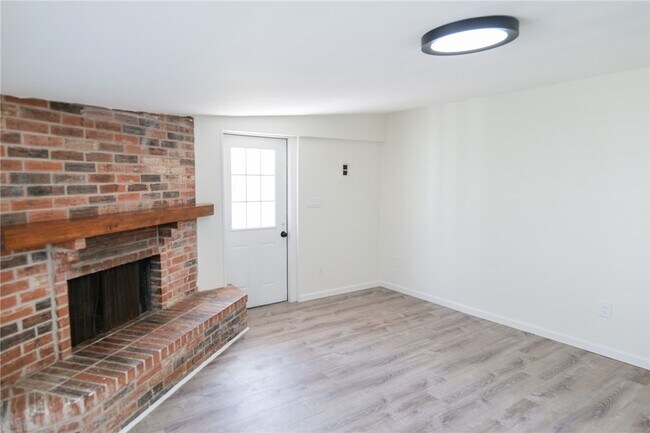 Foto del edificio - 10822 Mayfield Dr