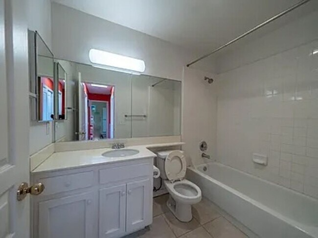 Foto del edificio - Spacious Golden Hill Townhome with 2-Car Garage & Canyon Views!