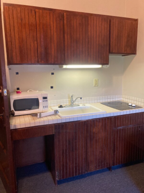 309 Heinlen St Unit J, Lemoore, CA 93245 Room for Rent in Lemoore, CA