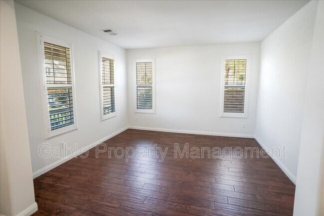 Building Photo - 27580 Sunny Creek Dr