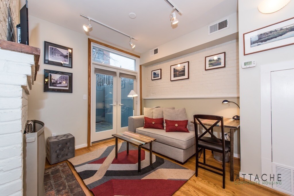 Foto principal - 3205 Cherry Hill Ln NW