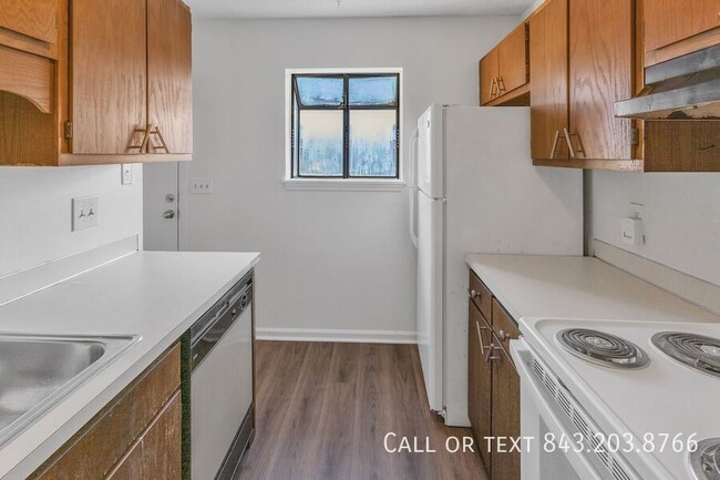 Building Photo - 244 Pine Shadow Dr