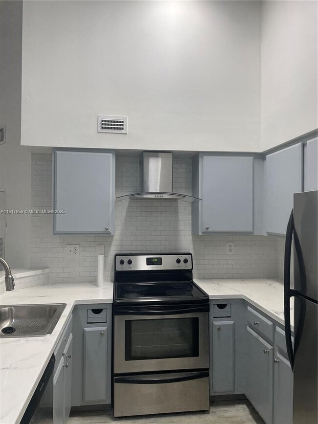 Building Photo - 2550 SW 18th Terrace