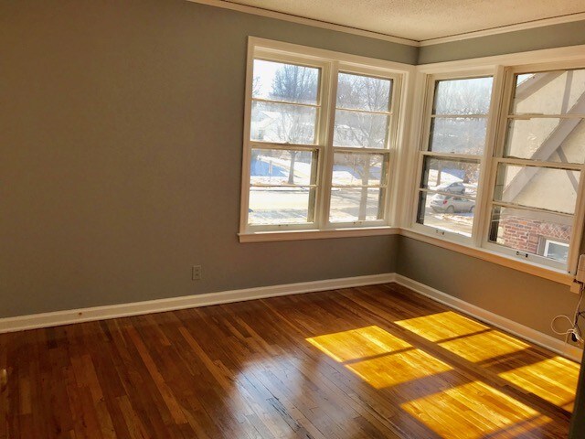 Southwest bedroom - 632 E Meyer Blvd