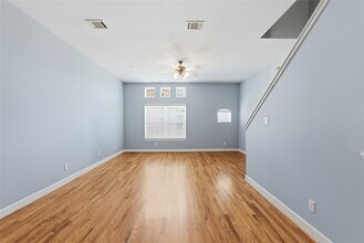 Building Photo - 5941 S Loop E