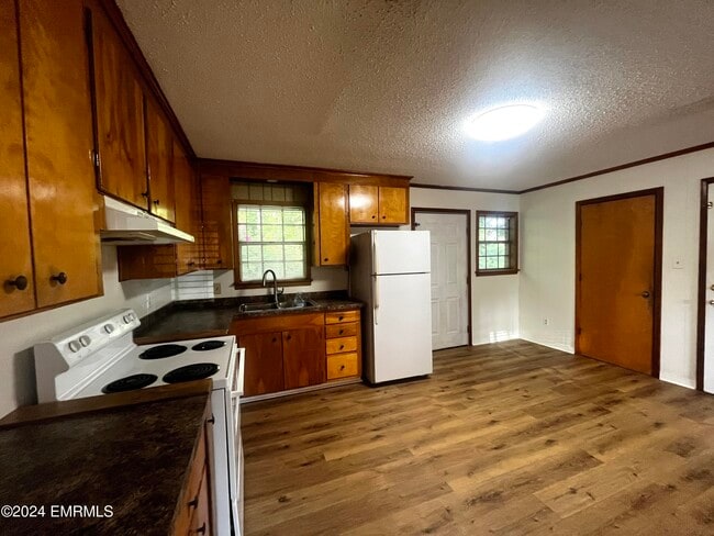 Foto del edificio - 4618 Russell Topton Rd