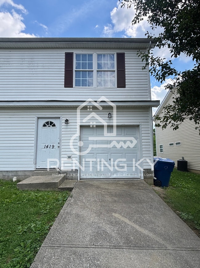Building Photo - 1419 Westwood Dr