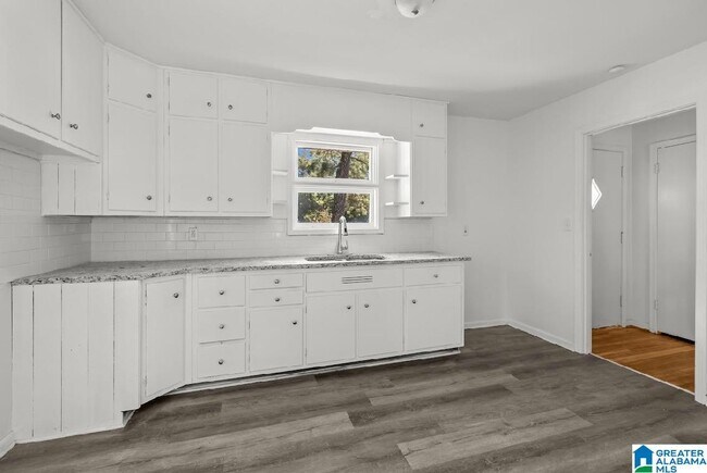 Foto del edificio - 9805 Red Mill Rd