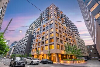 Building Photo - 543 Richmond St W