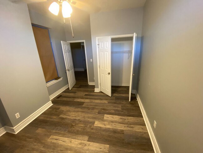 Foto del edificio - Spacious 4 bedroom 2 bath Townhome Updated...