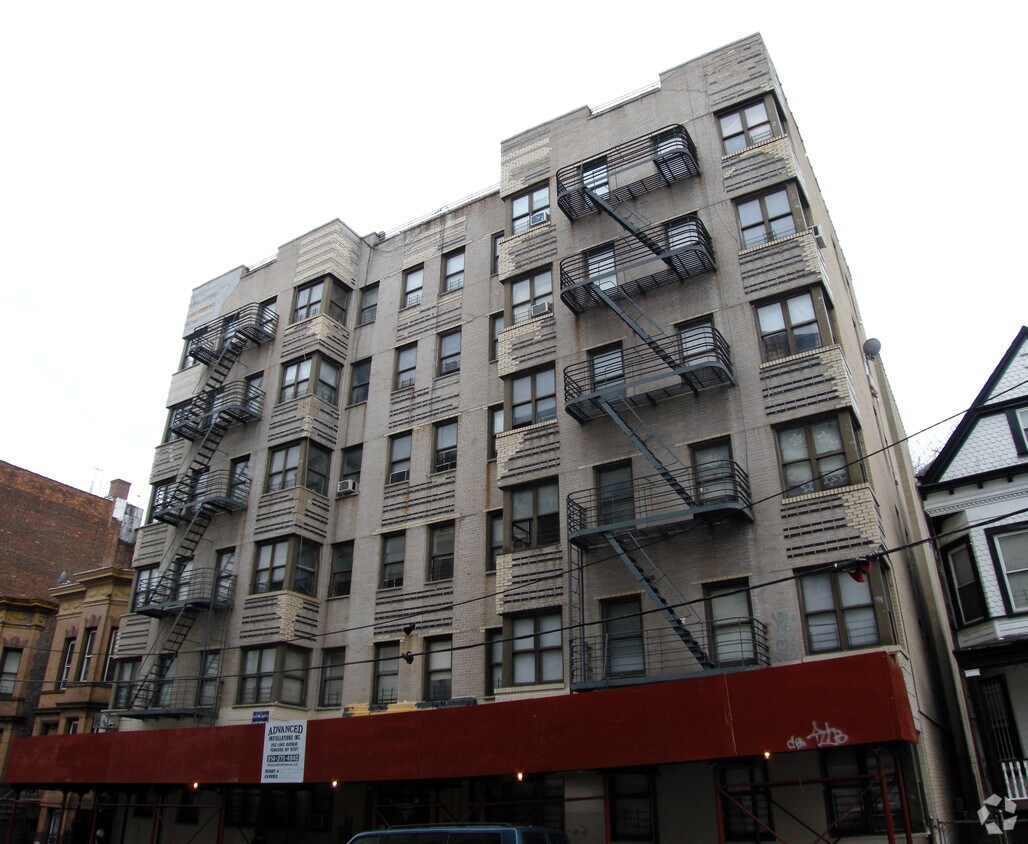 320 E 197th ¡St - 320 E 197th St