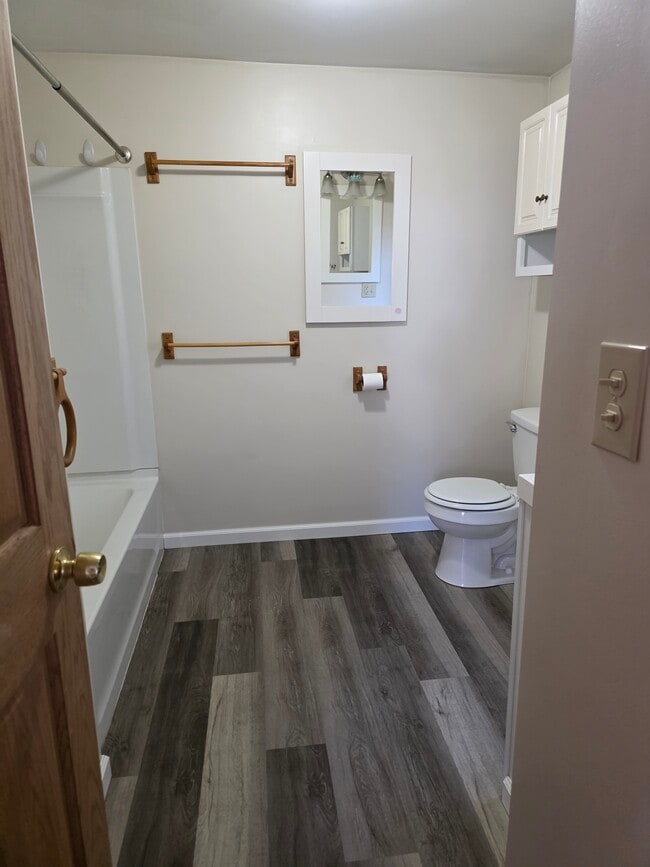 Building Photo - 3255 N Lakeshore Dr