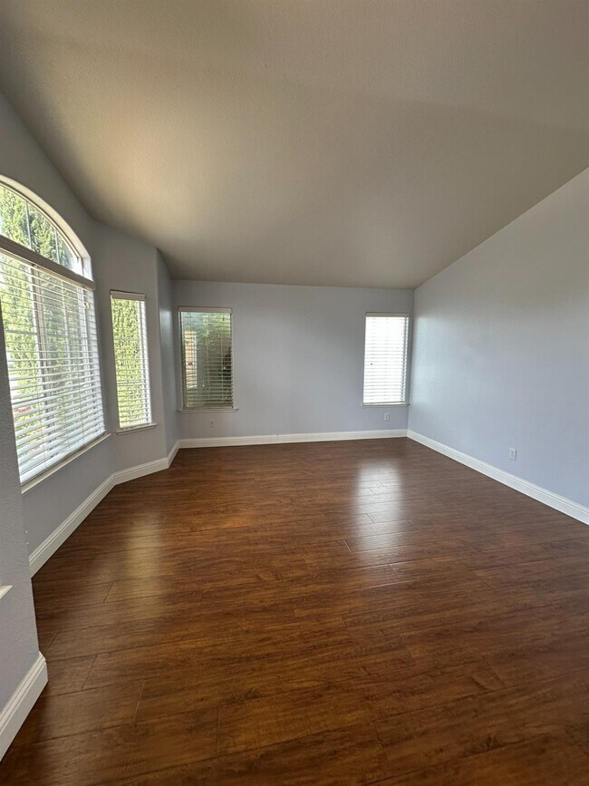 Foto del edificio - 5446 W Morris Ave