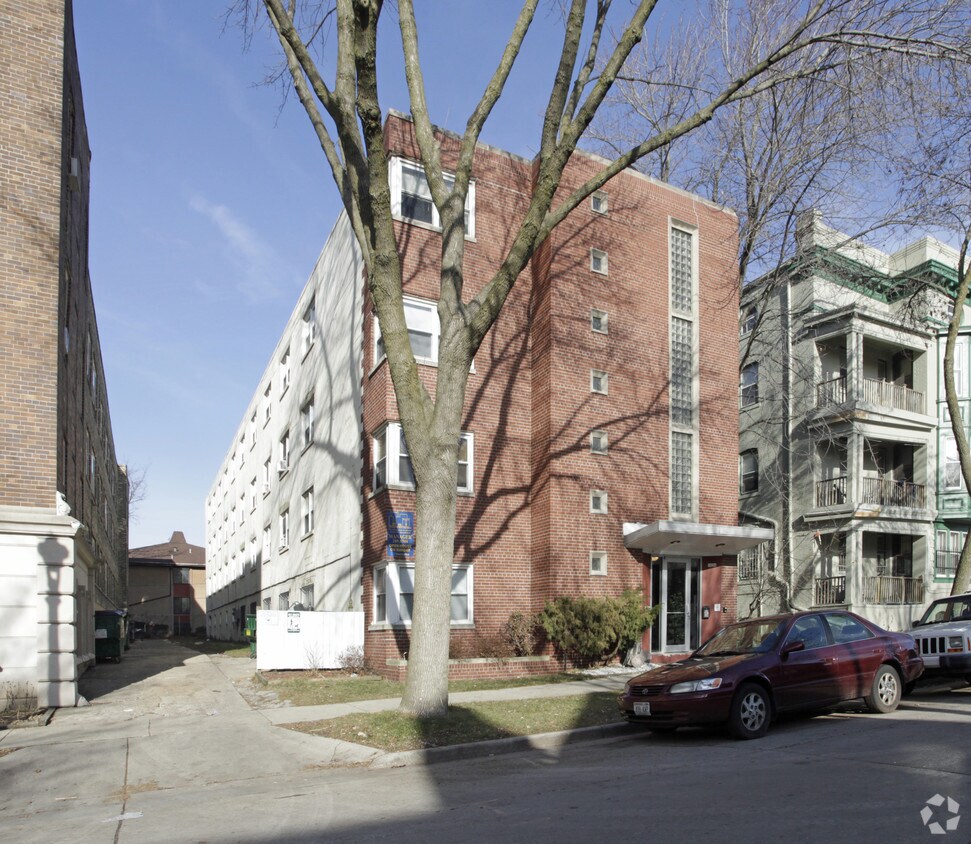 1026 E Lyon St, Milwaukee, WI 53202 Apartments in Milwaukee, WI