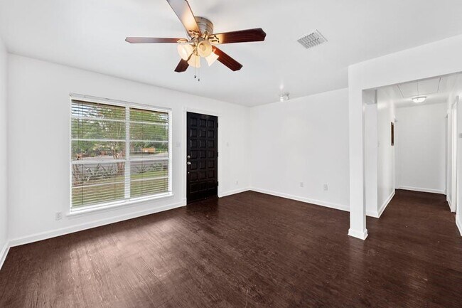 Foto del edificio - 3202 Dolphin Dr