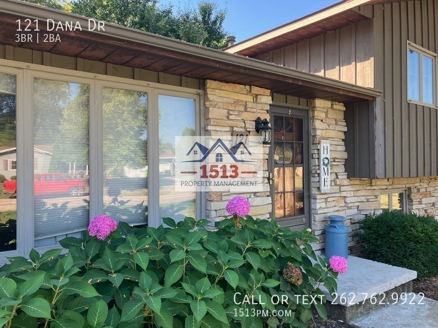 Primary Photo - 121 Dana Dr