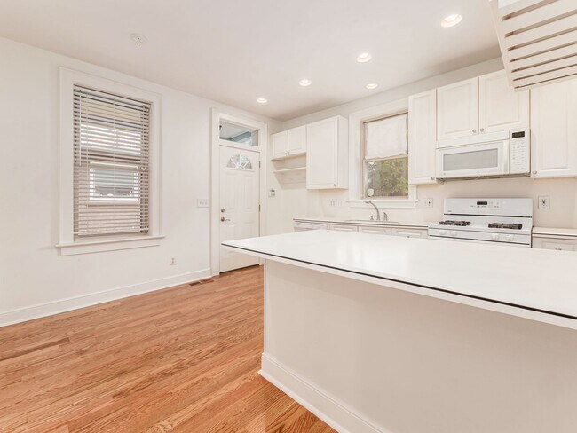 Foto del edificio - 857 S High St