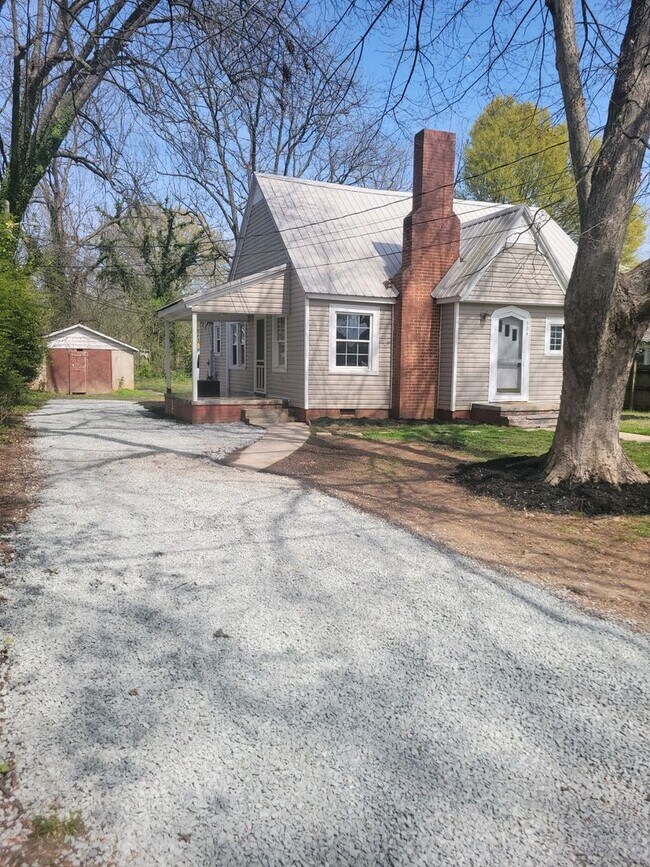 Foto del edificio - Now Available!