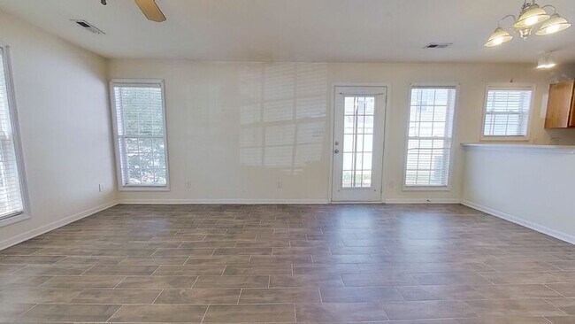 Building Photo - 9615 Littleleaf Dr