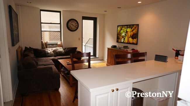 Foto del edificio - 322 E 34th St