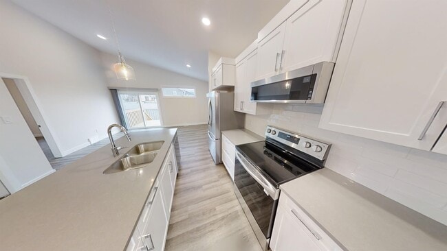 Building Photo - 13401-13105 105 St