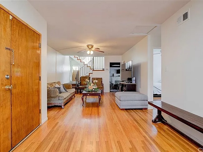 Foto del edificio - 9403 Carron Dr