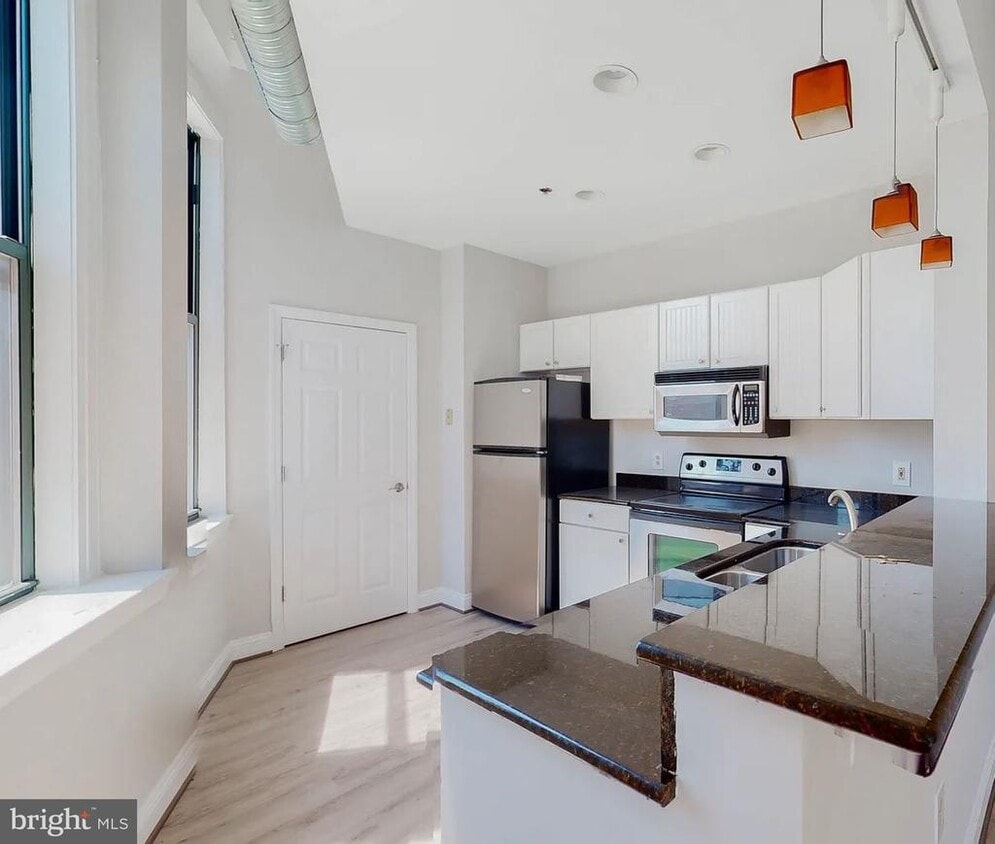 Foto principal - 330 N Charles St