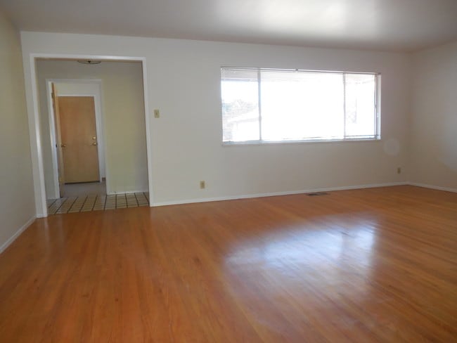 Building Photo - 153 Bonita Ave