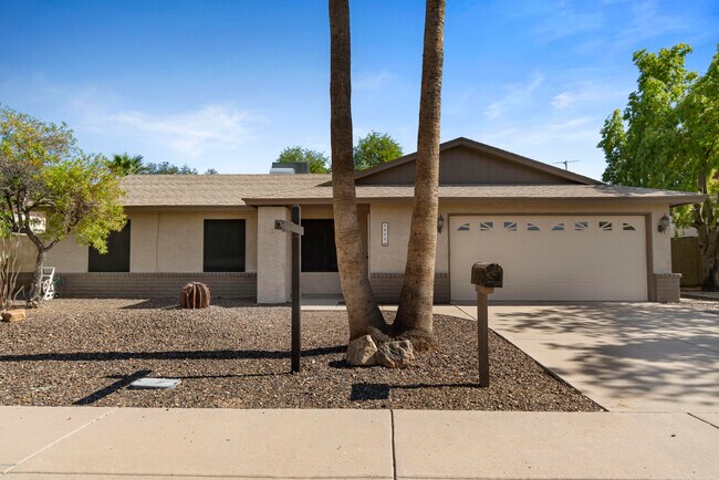 Building Photo - 4844 E Capistrano Ave