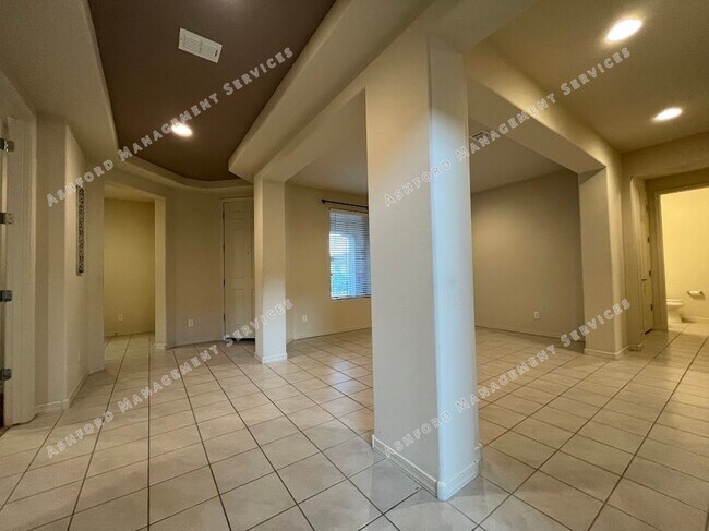 Foto del edificio - GORGEOUS 4 BDRM/ 3.5 BATH  FOR RENT IN PEORIA