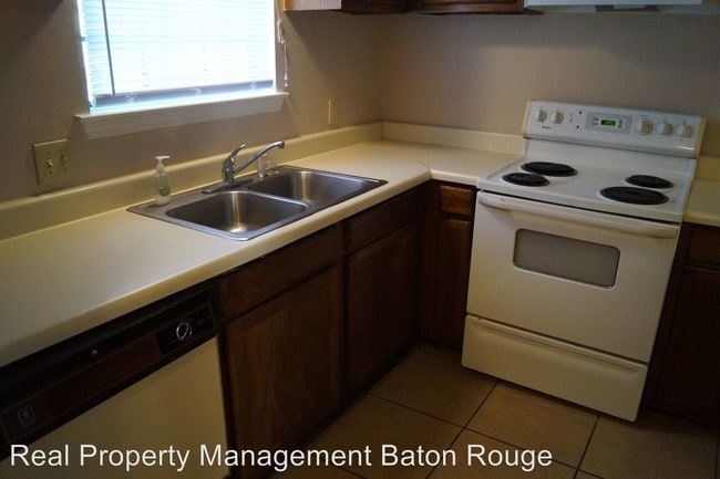 Building Photo - 15874 S Sunderland Ave