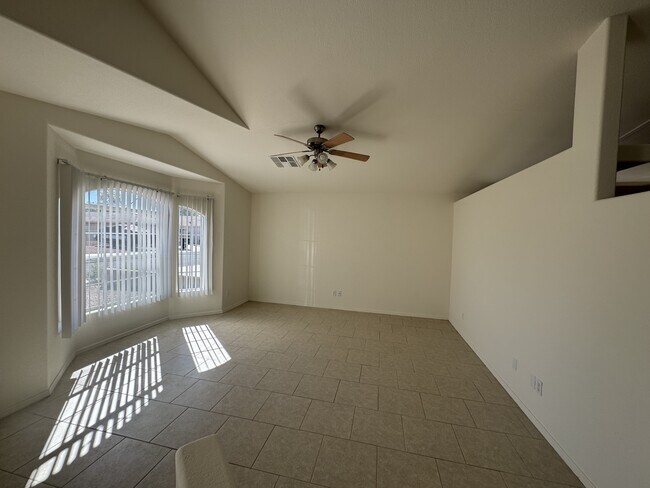 Foto del edificio - 2739 Simms Ave
