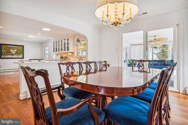 Building Photo - 532 Trippe Ave