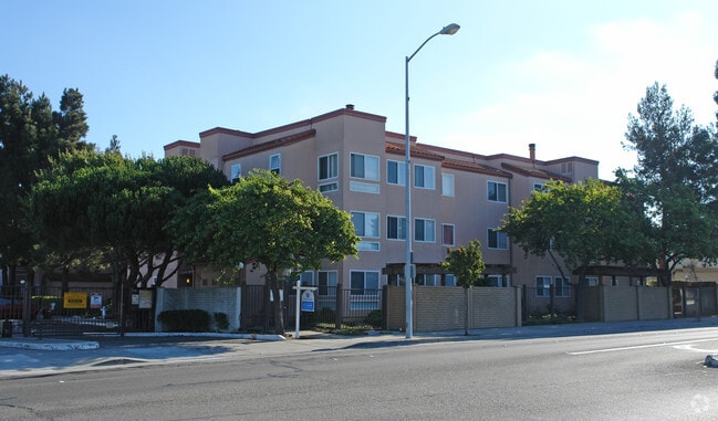 Building Photo - Evergreen Condominiums