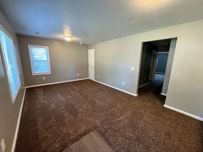 Foto del edificio - 1743 Trinity Blvd