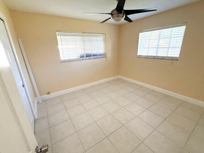 Foto del edificio - 551 SE 15th St